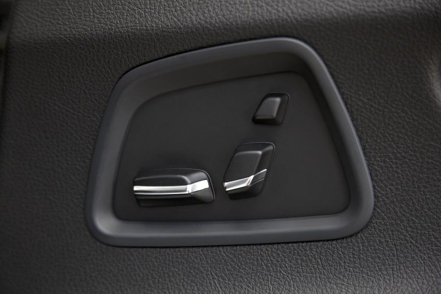  BMW 5-Series Long-Wheelbase 2010 года  (CN) (фото 13 из 77)